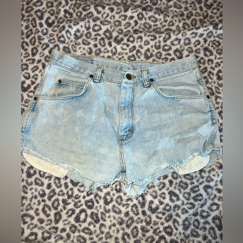 Light wash wrangler jean shorts